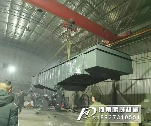 2060-4层直线振动筛和NE50斗式提升机发货